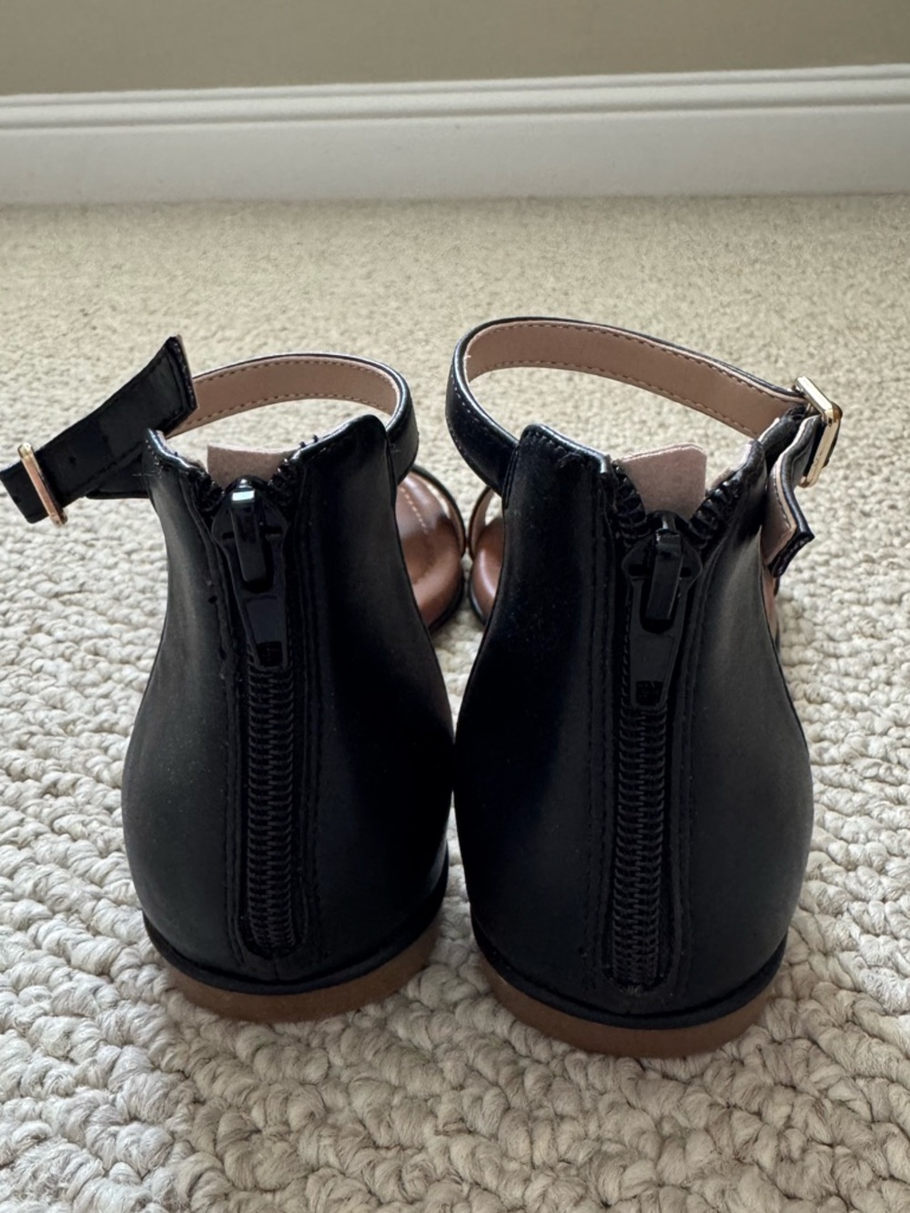 NWOT Kelly & Katie Nymie Sandal - Picture 5 of 8